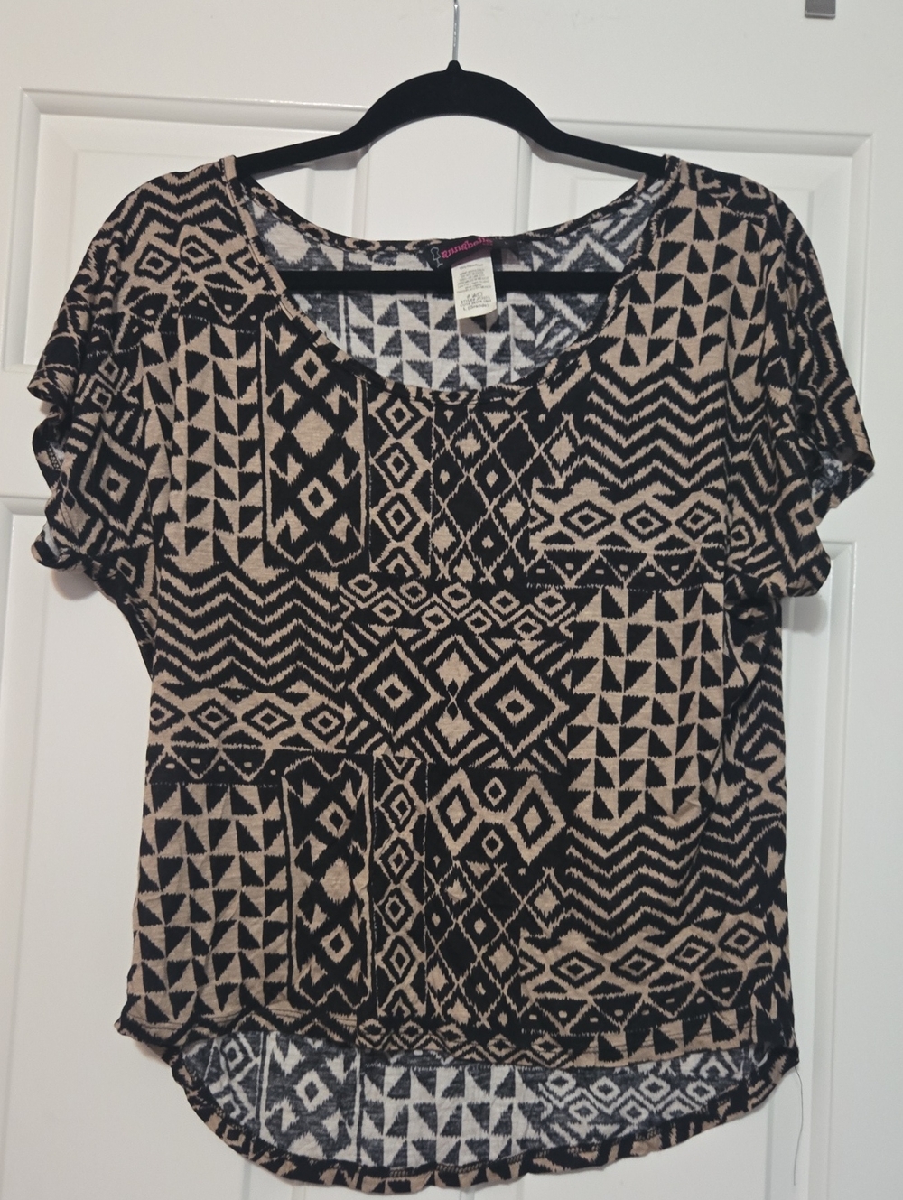 Annabelle Black & Tan Geometric Short Sleeve Top